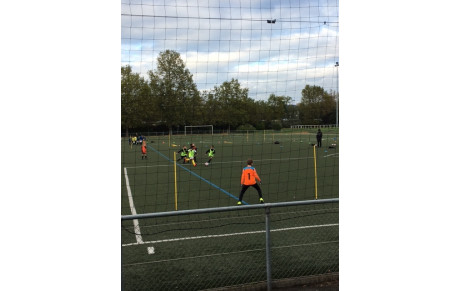 UN DE NOS JOUEURS U9 A L'ESSAI A L'ASSE